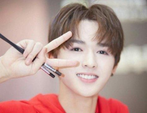 偶像练习生朱正廷年龄有多大 今年22岁的他是里面最大男孩之一