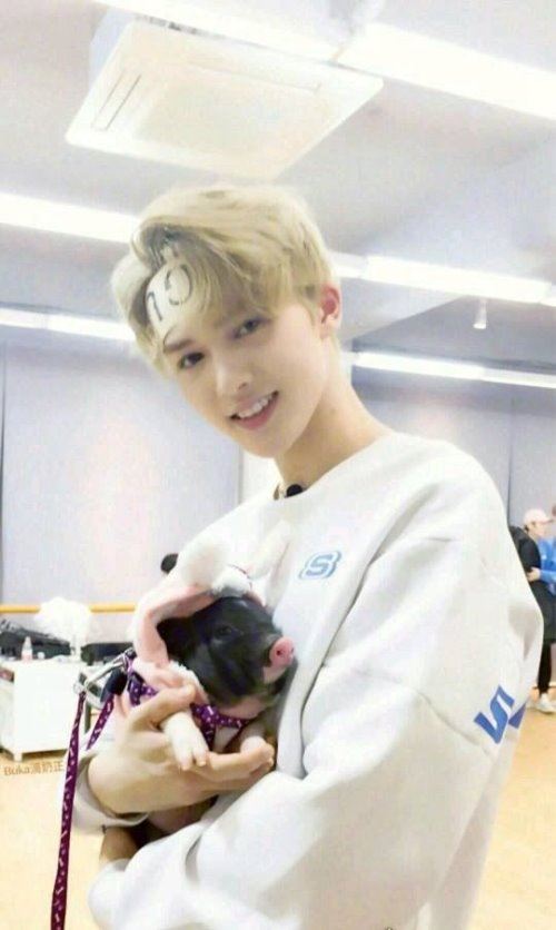 偶像练习生朱正廷年龄有多大 今年22岁的他是里面最大男孩之一