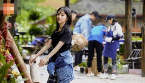 谭松韵最近怎么了 妈妈遇车祸不幸去世(整个人变得憔悴且消瘦)