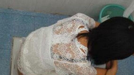 浙大女厕现偷拍 有人在女厕发现微型摄像头(正对着便池)