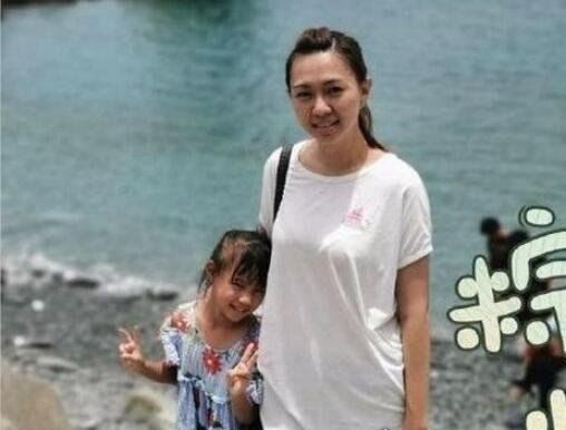 卓依婷现状 清纯可人形象荡然无存(隐婚多年现在已为人母)