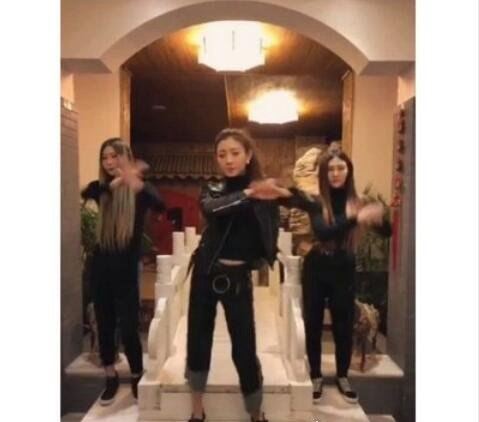 快手小伊伊个人资料简介 快手超人气一姐(与琦琦牌公开秀恩爱)