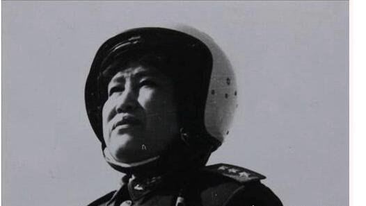 中国第一个女飞行员 张玉梅(也是我国唯一一个女试飞员)