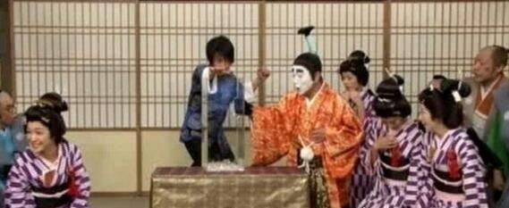 刘谦跪拜日本天皇事件真相 全是翻译惹的祸