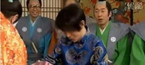 刘谦跪拜日本天皇事件真相 全是翻译惹的祸