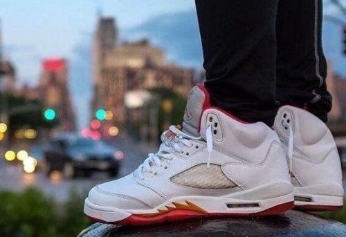 aj是什么意思 是乔丹球鞋品牌Air Jordan的英语缩写