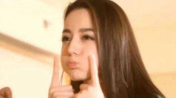 迪丽热巴图片大全可爱 超级卖萌照让人一看就爱上了