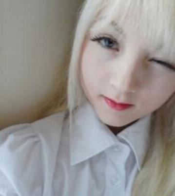 世界上最白的人 英国18岁少女维纳斯·巴勒莫（白化病萝莉）