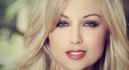 世界上最白的人 英国18岁少女维纳斯·巴勒莫（白化病萝莉）