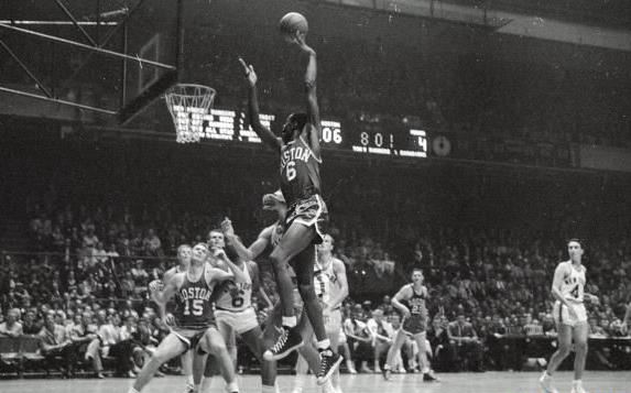 NBA季后赛篮板榜 比尔·拉塞尔达到了恐怖的四千！