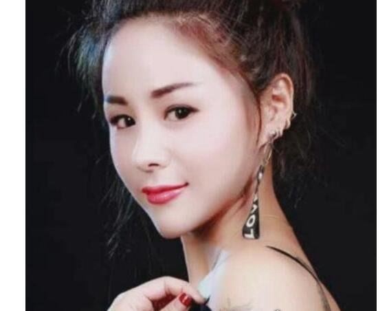 网红花姐的个人资料 曾是大排档驻唱歌手后在抖音快手走红