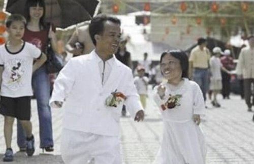 世界上最矮的夫妻 巴西夫妇获吉尼斯认证(身高不过0.9米)