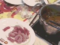 禁菜三吱儿的食用步骤分解 生吃活老鼠(胆小勿试)