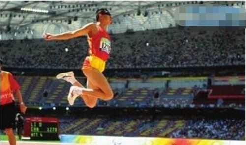 立定跳远世界纪录 吉尼斯纪录为3.75米(最新纪录4.1米)