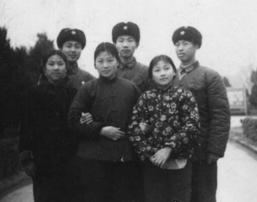揭秘韩雪家庭背景 爷爷韩曙一生战功卓越