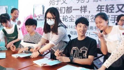 北大最帅双胞胎卖腐行为不忍直视 为了赚钱搞出兄弟乱伦