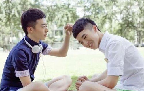 北大最帅双胞胎卖腐行为不忍直视 为了赚钱搞出兄弟乱伦