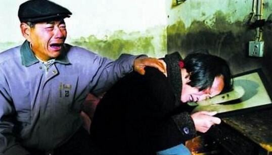 揭秘孙志刚事件真相 大学生惨遭毒打致死只因缺少暂住证