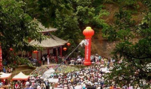 白族的传统节日有哪些 火把节是白族古老而又热闹的节日