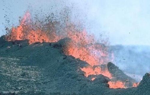 夏威夷岛上的最大火山 冒纳罗亚火山(总高达10203米)