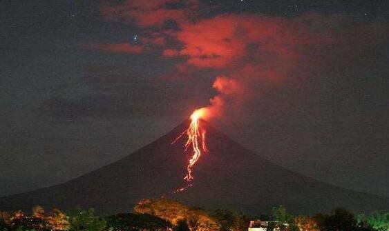 夏威夷岛上的最大火山 冒纳罗亚火山(总高达10203米)