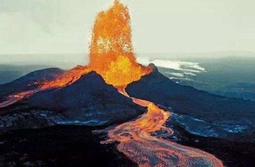 夏威夷岛上的最大火山 冒纳罗亚火山(总高达10203米)