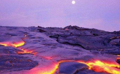 夏威夷岛上的最大火山 冒纳罗亚火山(总高达10203米)