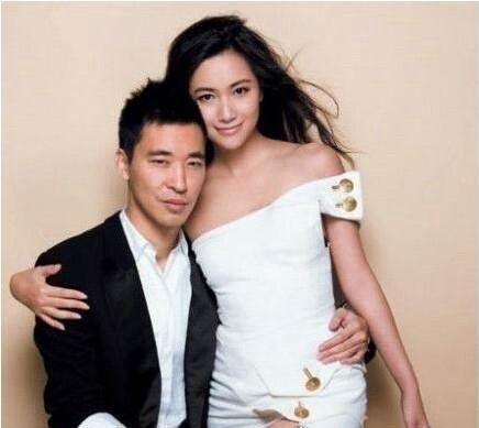 徐静蕾老公是李亚鹏 跨界歌王舞台公然献花重温将爱