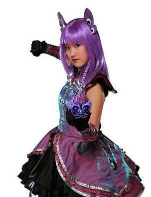 巴拉拉小魔仙严莉莉扮演者刘美含 如今长成大美女了