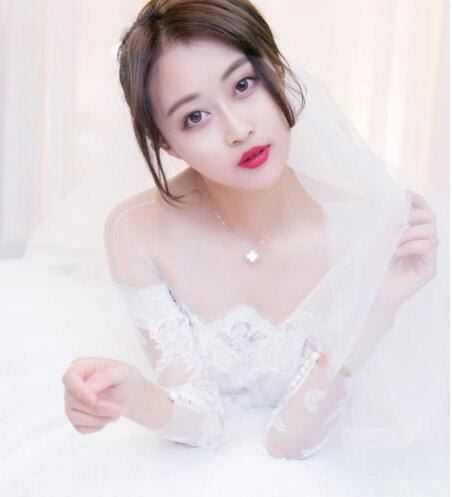 巴拉拉小魔仙严莉莉扮演者刘美含 如今长成大美女了
