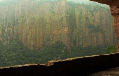 中国河南郭亮隧道之谜 悬崖边上的死亡公路超惊悚/视频