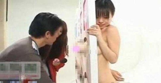 日本最无节操的综艺节目 父亲猜女儿(女儿露三点让父亲猜)