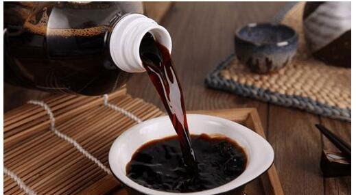 头发做酱油是真的 一些劣质酱油乃动物毛发的提炼物制作而成