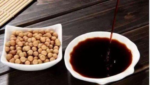 头发做酱油是真的 一些劣质酱油乃动物毛发的提炼物制作而成