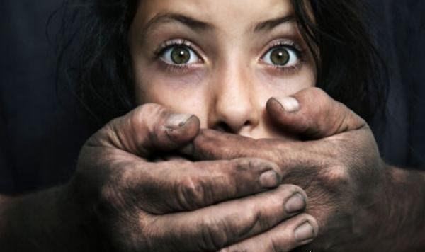 令人震惊的印度黑公交轮奸案 23岁女孩遭六人暴力轮奸致死