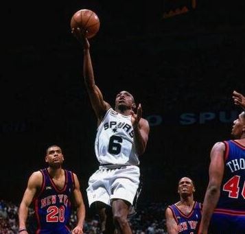 NBA历史上十大最矮的球员：小虫博格斯仅有1.6米(美国女性平均1.69米)