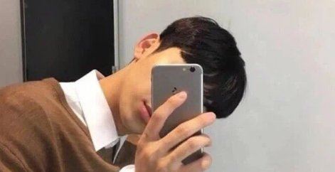 男孩子抱着女孩子会硬吗?是不是抱谁都有生理反应?