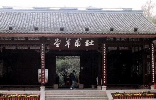 杜甫的诗被称为什么 他的诗被称为“诗史”(他被誉为诗圣)