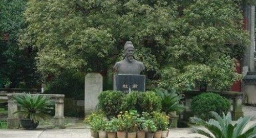 杜甫的诗被称为什么 他的诗被称为“诗史”(他被誉为诗圣)