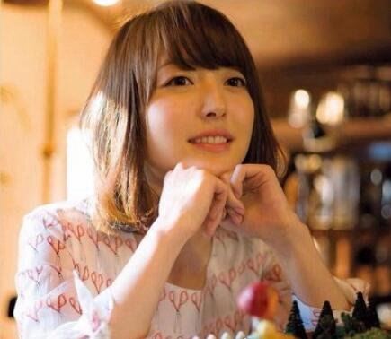 花泽香菜表情包 “兵库北的微笑”被黑粉恶意散播(附表情包)