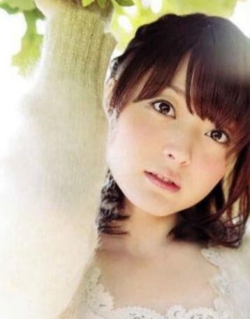 花泽香菜表情包 “兵库北的微笑”被黑粉恶意散播(附表情包)