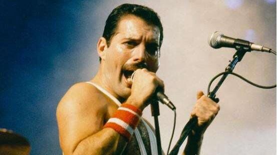 皇后乐队主唱为何过世？佛莱迪·摩克瑞患上艾滋后离世