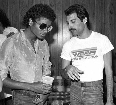 皇后乐队主唱为何过世？佛莱迪·摩克瑞患上艾滋后离世