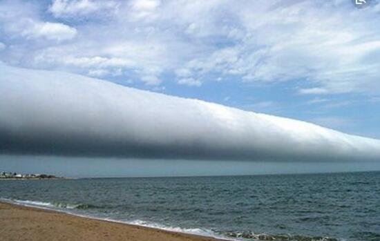 自然奇观世间罕见的管状云 大自然的鬼斧神工惊掉下巴