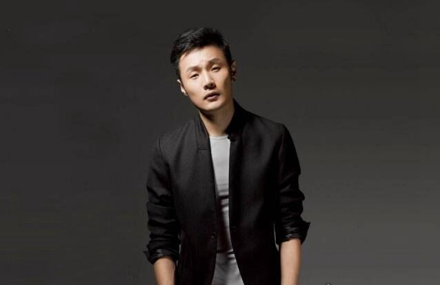 李荣浩怎么火起来的 获台湾金曲奖一夜成名(小眼睛也顶半边天)