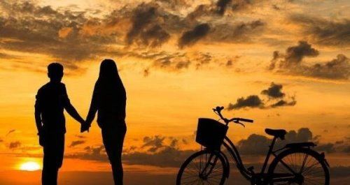 甜到炸的暖心爱情故事 适合睡前阅读（简短且温馨）