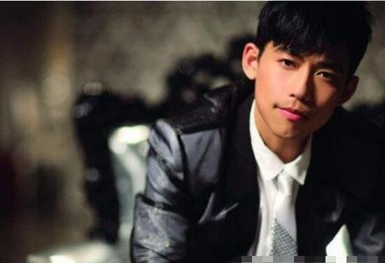 托奶哥李炜事件 李炜睡苏醒女友爆艳照