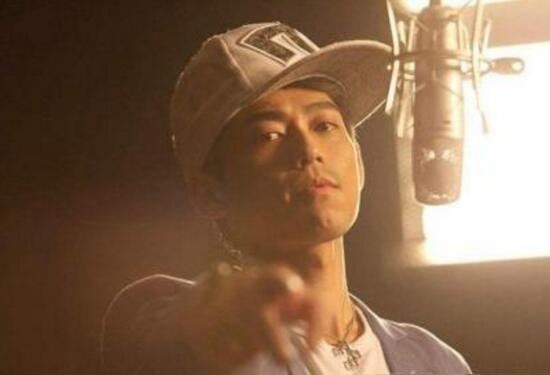 托奶哥李炜事件 李炜睡苏醒女友爆艳照