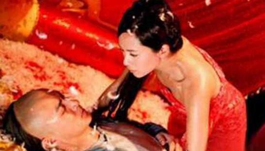 古代晚上要几次水是啥意思 指同房次数 同房后要水清洗