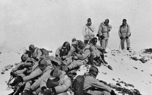 1960登珠峰不被承认 夜间攀登未留下影视证据(15年后再登顶)